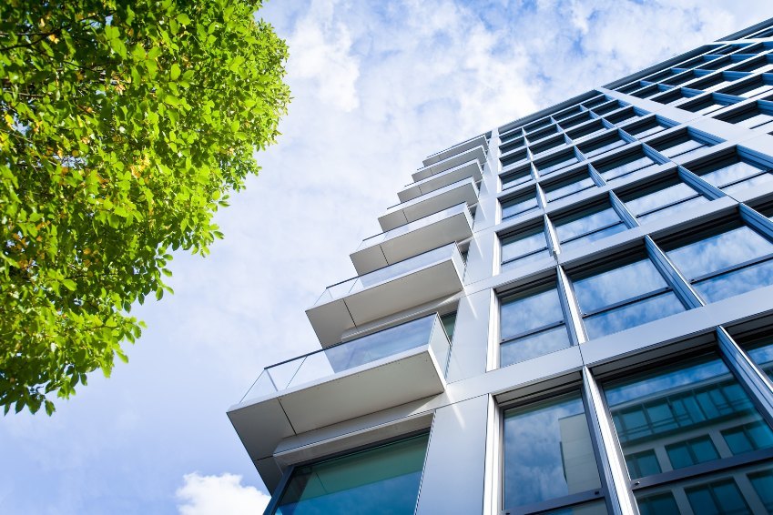 Asset Management  Die REBA IMMOBILIEN AG übernimmt im Auftrag ihrer Kunden das Asset Management von Gewerbeimmobilien und Wohnimmobilien, sowohl für Einzelobjekte, als auch ganzer Portfolien und verwaltet mittels Asset Managements auch den Eigenbestand der REBA IMMOBILIEN AG.