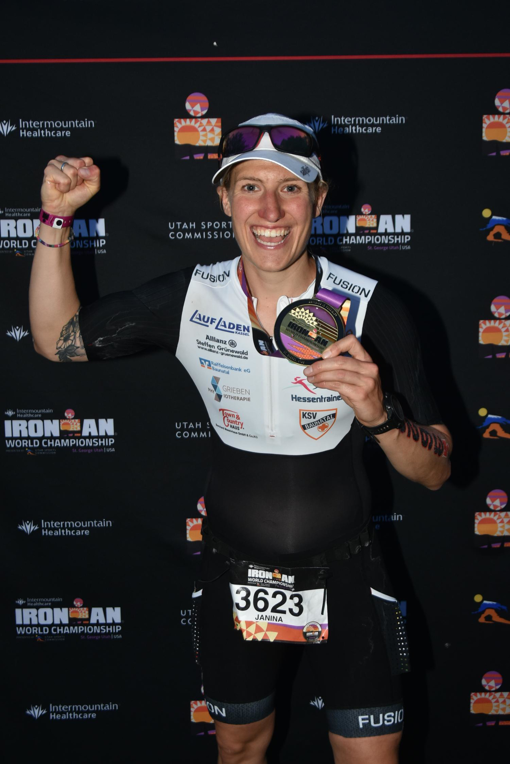 Die REBA IMMOBILIEN AG unterstützt als Sportsponsoring-Partner ab sofort die Triathletin Janina Rhode, die sich für die Teilnahme an der Ironman Weltmeisterschaft im Mai 2022 in St. George in Utah (USA) qualifiziert hat.