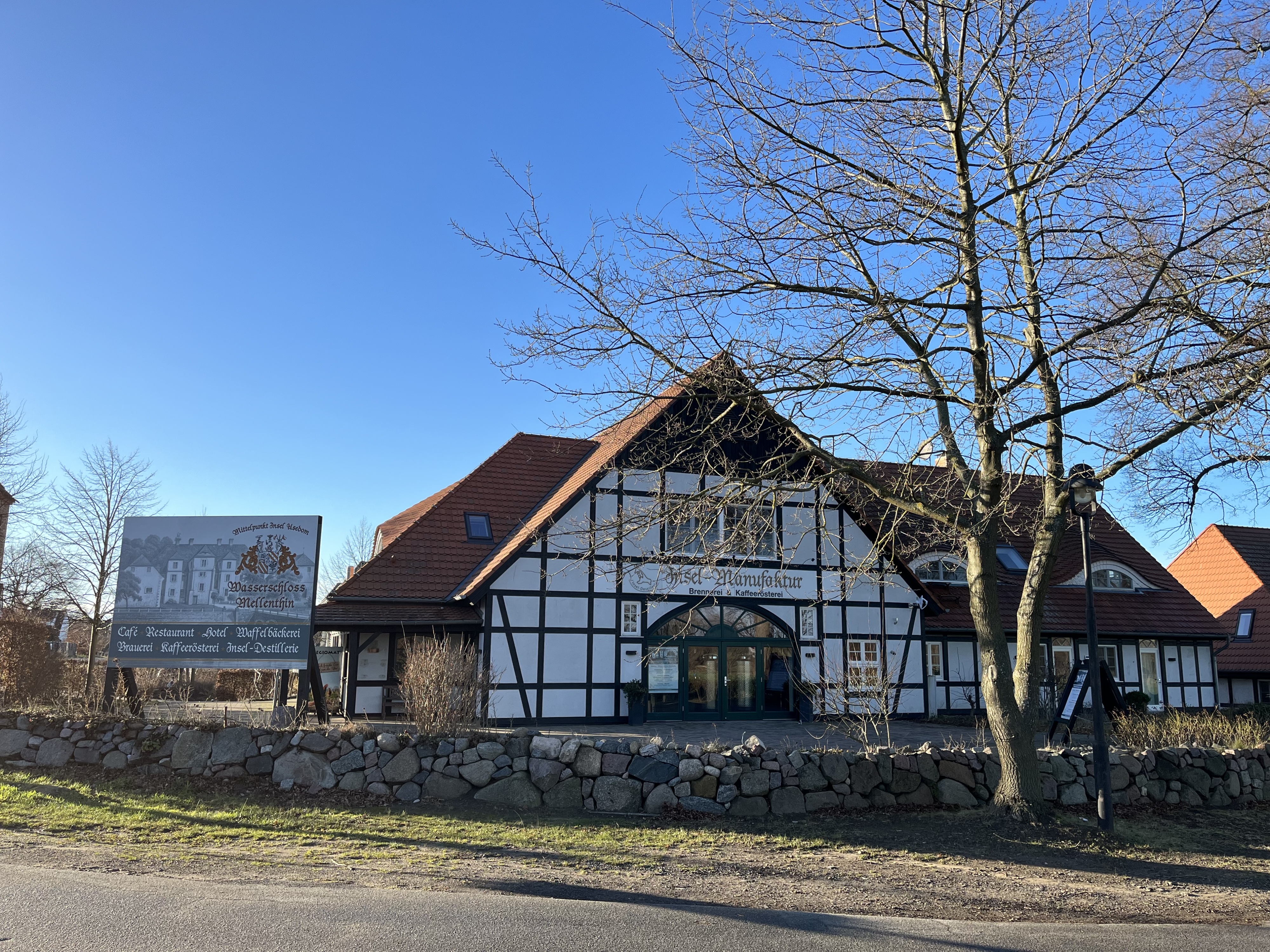 Partner des Schweizer Hotelinvestors Hotel Investments AG kauft Alte Schmiede in Mellenthin auf der Insel Usedom in Deutschland