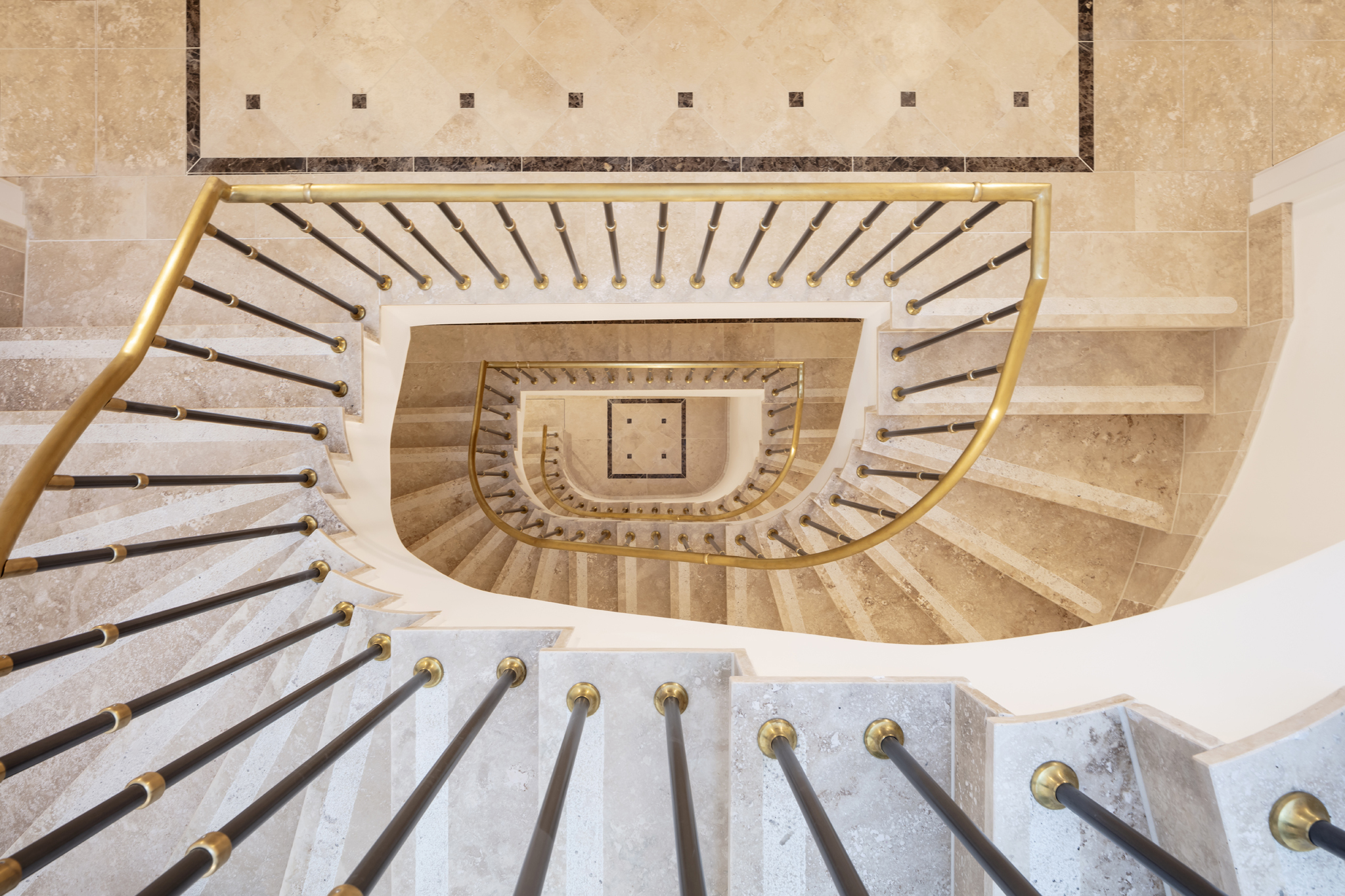 Partner der REBA IMMOBILIEN AG: Naturstein-Spezialist S&R Stones & Rocks Europe GmbH