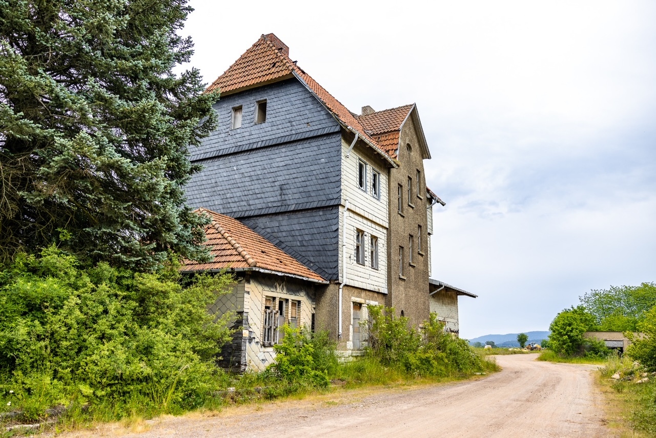 HOREJO Investments GmbH startet Revitalisierung des ehemaligen Bahnhofs Bischofferode in Thüringen
